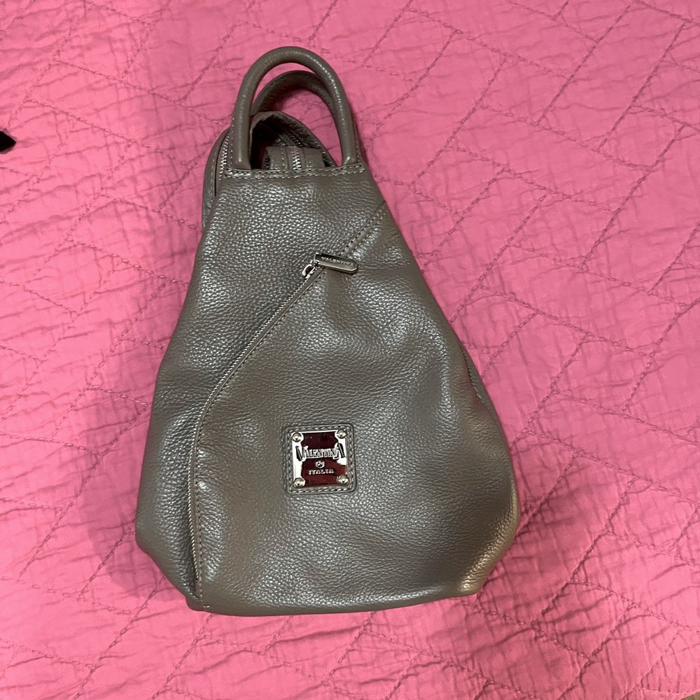 VALENTINA
Made In Italy Leather Twist Zip Pocket Backpack